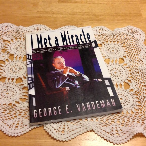 3 for $10 book sale! Christian Testimony - I Met A Miracle - Picture 1 of 4